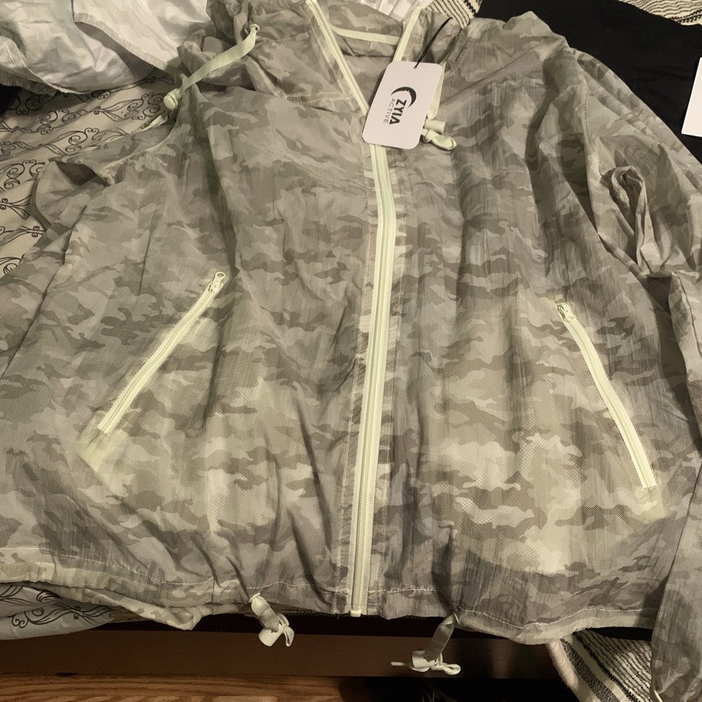 NWT Zyia active wear